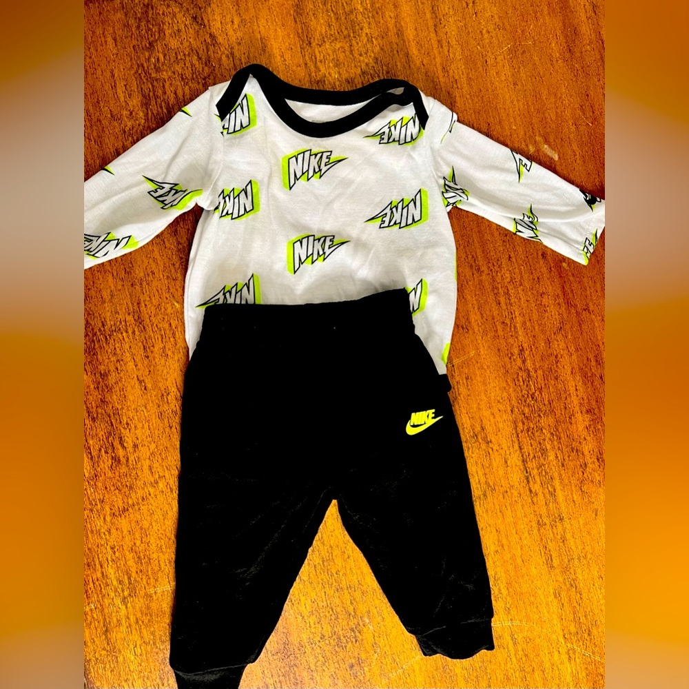 Baby Nike outfit 6 moths